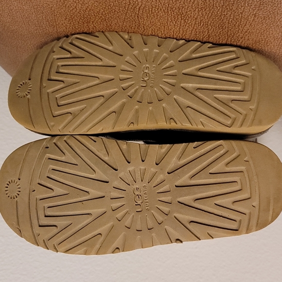 👢Authentic UGG Leather Boots - Picture 11 of 17